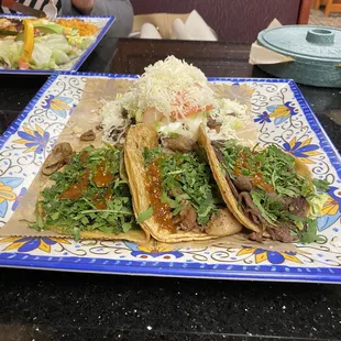 Tacos de tripa suave y sope de asada