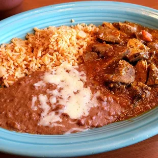 Carne de Puerco con Chile: fried pork chunks topped with red sauce.