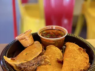 Clau And Chui's Cocina