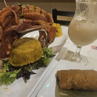 Chuleta KanKan, mofongo, arroz con gandules , pastel, piña colada