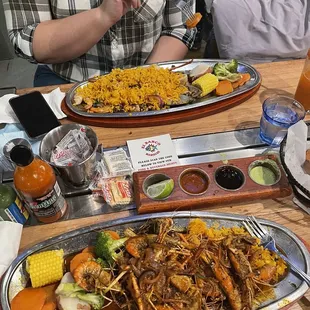 Langostinos y arroz Del Mar