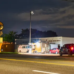 cars parked in front of el barranquitruck