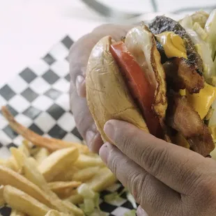 Hamburgesa Especial el BarranquiTruck. Yum!