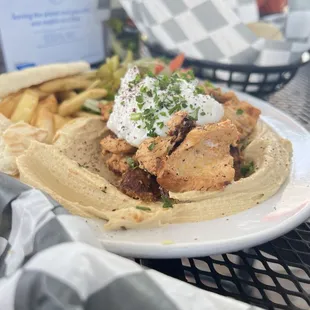 Humus with grilled chicken