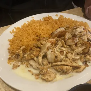 Arroz con pollo with shrimp