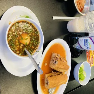 Torta ahogada y consomé