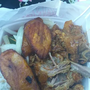 Plantains and ribs with white rice