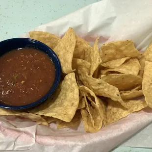 Chip ok, salsa da bomb.  Nice fresh taste and it's hot too baby