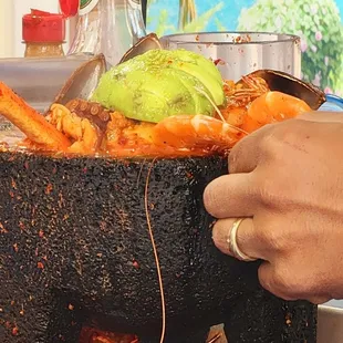 MOLCAJETE CALIENTE