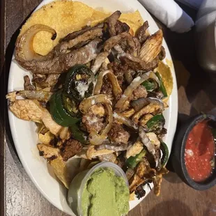 Macho Nachos Machos. Huge serving of good meat
