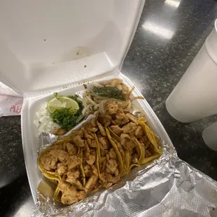 5x Mini Tacos w/ cucumber Lemonade