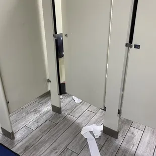 Nasty ladies bathroom