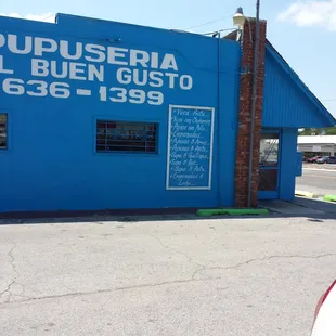 Slightly hidden among business signs. About 2nd business from sw29th and Agnew intersection.