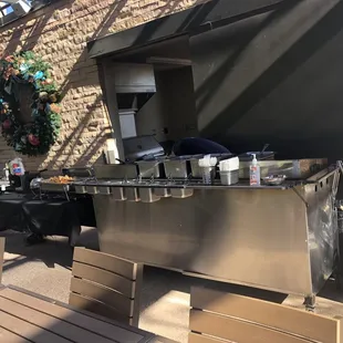 an outdoor kitchen