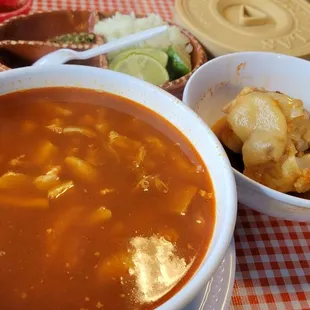 Menudo con pata