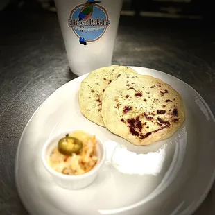 Pupusa Revuelta (chicharron queso frijol)