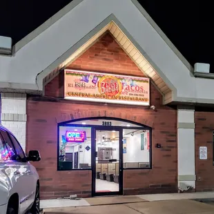 Storefront for El Buen Sabor