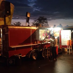 El Buen Taco, a great addition to the Lexington food scene. The area is a little sketchy, but the people are very nice and helpful.