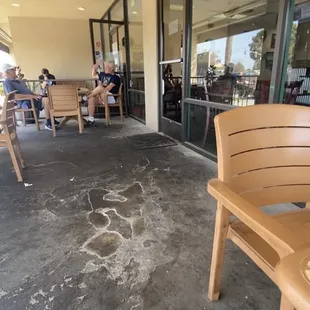 Here&apos;s the 2nd group to walk in, no mask on at the table while no food or beverage is present.