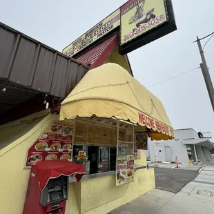 It&apos;s 9am and LBJ El Burrito Jr is Open this weekday Wednesday 2024 morning