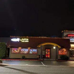 the outside of a restaurant at night