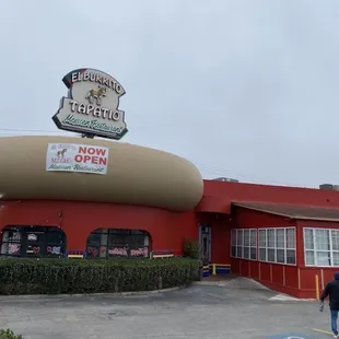 the outside of the restaurant