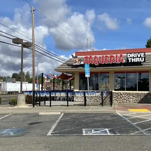 the outside of the restaurant