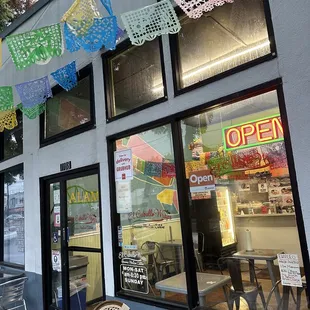 the outside of a restaurant