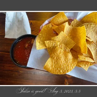 nachos and salsa