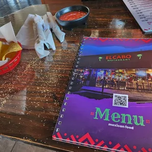 Menu, the second time I came back. A book with pictures! I like it. Hehe