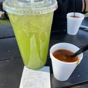 Agua de Pepino, Limon y chia; consome