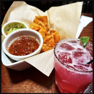 Prickly Pear margarita and nachos
