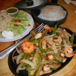 Shrimp/fish/octopus fajitas, minus the Diablo sauce. Pretty good but hardly any octopus.