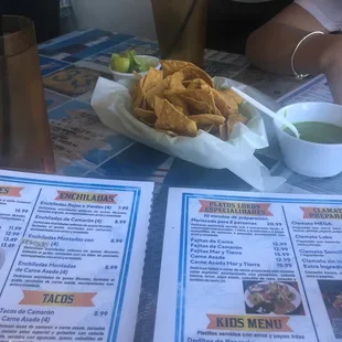 food, chicken wings and fried chicken