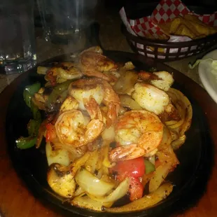 Sizzling shrimp fajitas! Good.