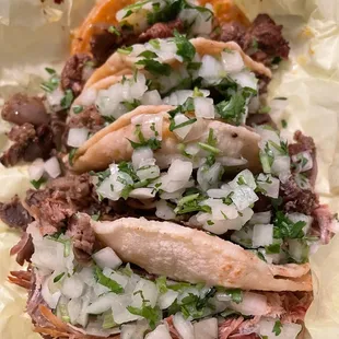 Mini tacos: Asada, Al pastor, tripa, carnitas