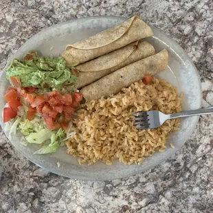 Chicken flauta plate