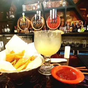 nachos, drink