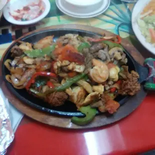 Piping hot Fajitas cañon!! Steak sausage shrimp chicken peppers amazing