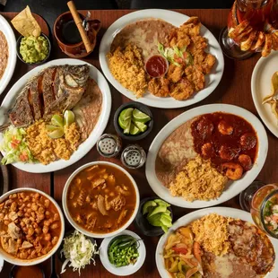 Choose from your favorite Mexican dishes, seafood and soups.