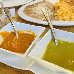 I used the red sauce on my burrito. Not super spicy.