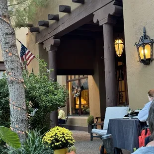 More of the patio setting.