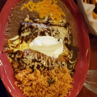 Mole enchiladas