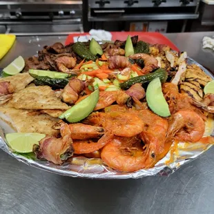 FOOD IS COOKED WHEN ORDERED.Todo es preparado al momento que lo ordenas...Recien hecho como en Casa.