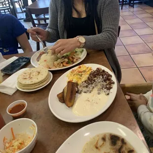 desayuno típico Salvadoreño