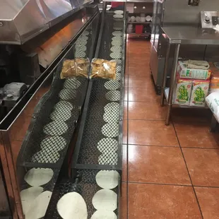 Ricas y calientitas tortillas ofrece el carretón tortilleria..