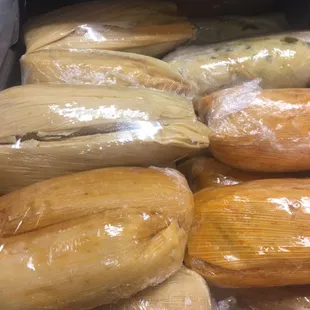 Ricos tamales..rajas con queso, carne,pollo..