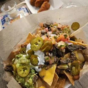 Nachos de carne asada and jalapeño poppers