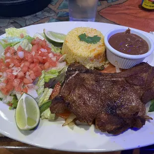 Culeta de puerco (pork chops with rice, beans, and three flour tortillas)