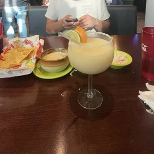 Queso fundido &amp; Pina colada margarita